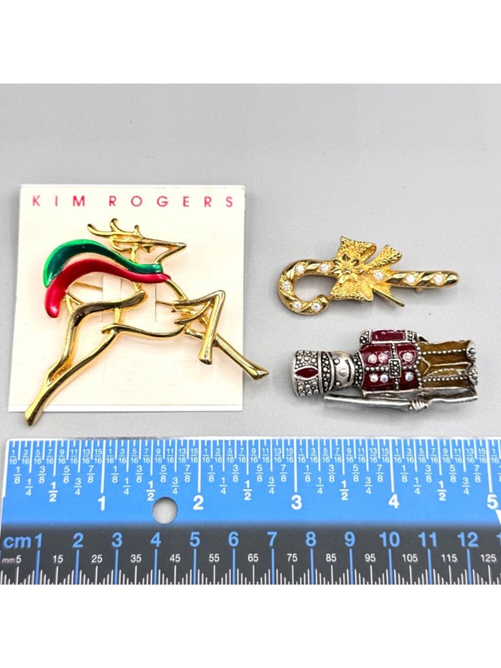 Christmas Brooches Toy Soldier Reindeer Candy Cane Lot of 3 Vintage 90s Cottage - Picture 9 of 10